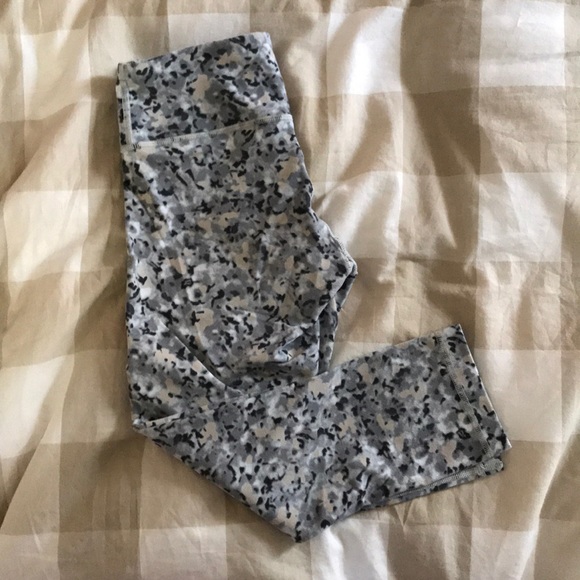 ❗️❗️Lululemon Wunder Under❗️❗️ - Picture 3 of 3